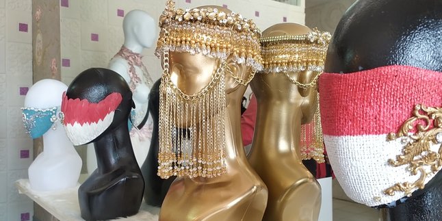 Luxury Masks by Designer from Malang Becomes Celebrities' Collection