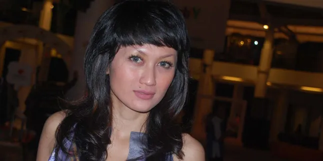 Massa Membludak, Sisca Dewi Urung Iringi Jenazah Ustadz Jeffry