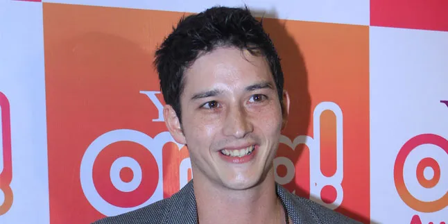 Masuk Nominasi Sexiest Dad, Mike Lewis Berterima Kasih ke Anak