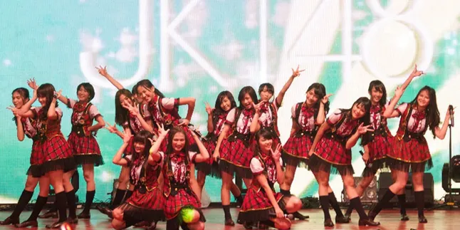 [Foto] Masuk Perbatasan Kota Malang, JKT48 Disambut Fans
