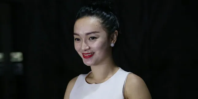 Mata Berkaca-Kaca, Zaskia Gotik Akui Tak Hafal Sila Pancasila Mata Berkaca-Kaca, Zaskia Gotik Akui Tak Hafal Sila Pancasila