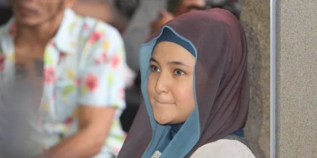 Mata Marshanda Berkaca-Kaca di Sidang Mediasi Mata Marshanda Berkaca-Kaca di Sidang Mediasi
