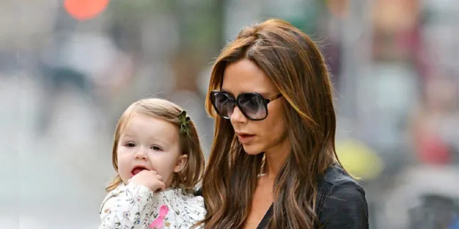 Mau Tahu Ekspresi Imut Harper Seven Beckham Saat Nonton Bola?