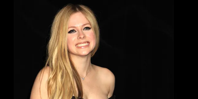 Mau Tahu Wajah Avril Lavigne Tanpa Make-Up?