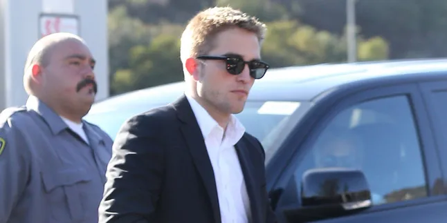 Mau Tahu Wajah Robert Pattinson Saat Kelelahan?