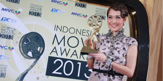 Maudy Ayunda & Lala Karmela Antarkan BCL Raih Penghargaan Kedua AMI Awards 2013