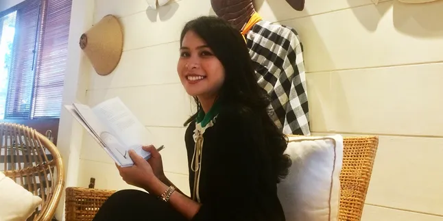 Maudy Ayunda Memaknai Hidup Lewat Buku 'DEAR TOMORROW'