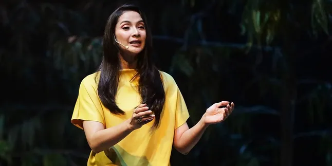 Maudy Koesnaedi Ceritakan Orang Rimba Lewat Pentas Beralas Bumi, Beratap Langit Maudy Koesnaedi Ceritakan Orang Rimba Lewat Pentas Beralas Bumi, Beratap Langit
