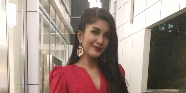 Mega Dirilla, Jebolan AFI Yang Kini Eksis Jadi Penyiar