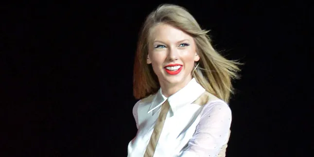 Megah, Seluruh Penonton Nyanyi Bareng Taylor Swift