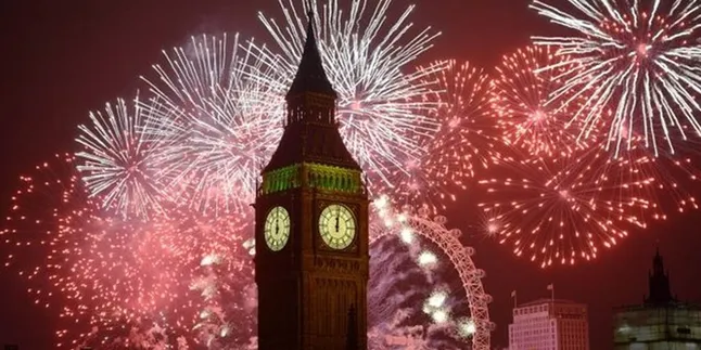 Megahnya Parade Kembang Api Tahun Baru di London Megahnya Parade Kembang Api Tahun Baru di London