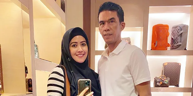 Baru Terungkap! Meggy Wulandari Ternyata Punya Anak Sambung Cewek yang Kini Sudah Beranjak Remaja Baru Terungkap! Meggy Wulandari Ternyata Punya Anak Sambung Cewek yang Kini Sudah Beranjak Remaja