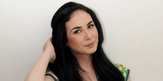 Menikah Muda Adalah Pilihan Arumi Bachsin