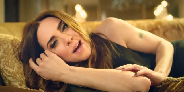 Mel C - Matt Cardle Berbagi Ciuman Mesra di 'Loving You' Mel C - Matt Cardle Berbagi Ciuman Mesra di 'Loving You'