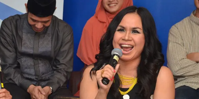 Melanie Ricardo Pun Ikut Mencari Julia Perez