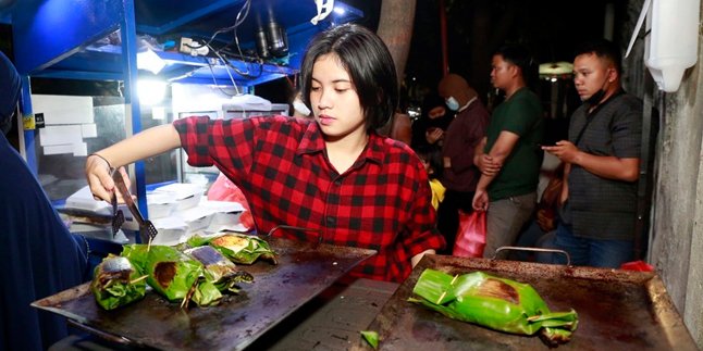Melati Sesilia Admits Earning More Selling Grilled Rice by the Roadside than Being a Member of JKT48
