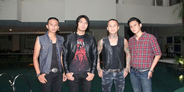 Melawan Arus Mainstream, 18+ Suguhkan Rock Extreme!