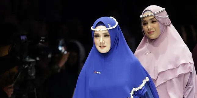 Melenggang di Catwalk JFW 2019, Mulan Jameela Sebut Dirinya Seperti Paskibraka Melenggang di Catwalk JFW 2019, Mulan Jameela Sebut Dirinya Seperti Paskibraka