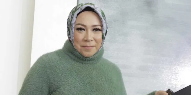 Melly Goeslaw Unfollow BCL - Rossa dan Vidi Aldiano, Buntut Kostum Halloween?