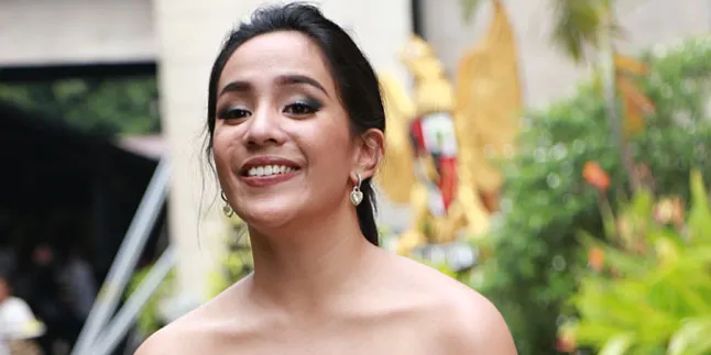 Memaknai Hari dan Sosok Pahlawan Menurut Angel Pieters Memaknai Hari dan Sosok Pahlawan Menurut Angel Pieters