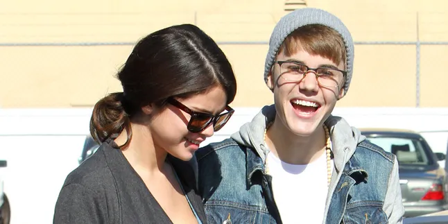 Memanas, Selena Gomez Blokir Komunikasi Dengan Justin Bieber Memanas, Selena Gomez Blokir Komunikasi Dengan Justin Bieber