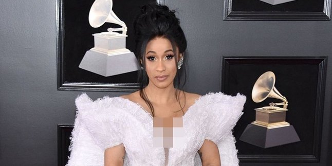 Menang Best New Artist iHeart Radio 2018, Cardi B Spoil Rilis Album Debut