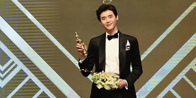 Menang Daesang Awards, Lee Jong Suk Malah Dikritik Pedas Netizen Menang Daesang Awards, Lee Jong Suk Malah Dikritik Pedas Netizen