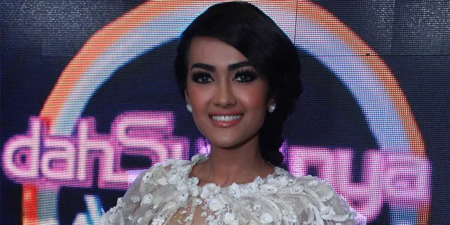 Menang Dahsyatnya Awards, Jupe Dedikasikan Piala Untuk Alm. Olga