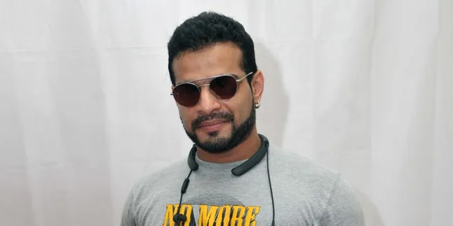 Menangkan Piala Aktor Terbaik, Karan Patel Dapat Kejutan Manis Menangkan Piala Aktor Terbaik, Karan Patel Dapat Kejutan Manis