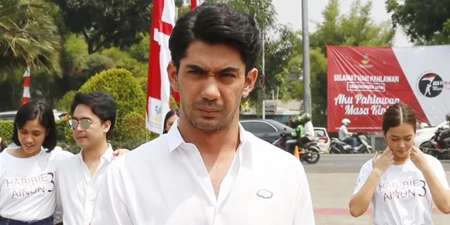 Menantang! Reza Rahadian Diubah Jadi Habibie Muda dan Tua di 'HABIBIE & AINUN 3'