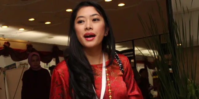 Menantu Presiden, Aliya Rajasa Berani Berbalut Merah Menantu Presiden, Aliya Rajasa Berani Berbalut Merah