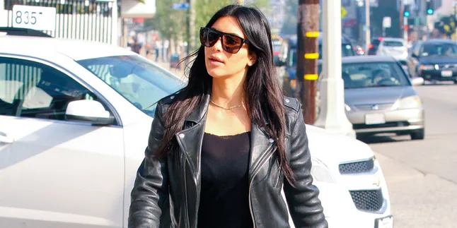 Mencengangkan! Kim Kardashian Ternyata Doyan Ngompol di Celana Mencengangkan! Kim Kardashian Ternyata Doyan Ngompol di Celana