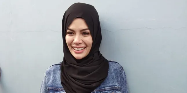 Mendiang Orangtua Datang di Mimpi, Jadi Alasan Nikita Mirzani Putuskan Berhijab