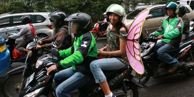 Menembus Macet, Bidadari Bersayap Naik GoJek?