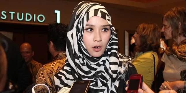 Mengagetkan, Zaskia Ternyata Kenal Istri Hanung Palsu
