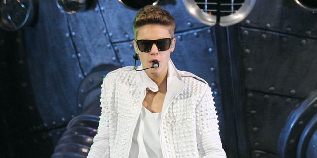 Mengaku Pensiun, Justin Bieber Rilis Video Mesra Bareng Fans!