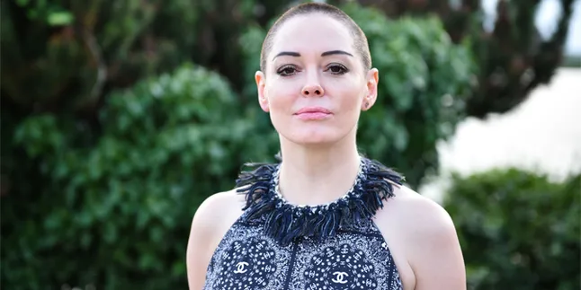 Mengaku Pernah Diperkosa Harvey Weinstein, Rose McGowan Gegerkan Twitter Mengaku Pernah Diperkosa Harvey Weinstein, Rose McGowan Gegerkan Twitter