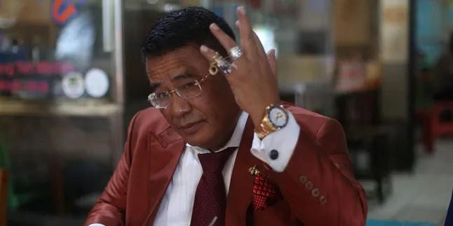 Mengaku Sudah Diundang ke Resepsi Syahrini, Hotman Paris Beri Bocoran?