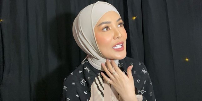 Claiming to Have Found Comfort in Wearing Hijab, Nindy Ayunda: Don't Feel Hot