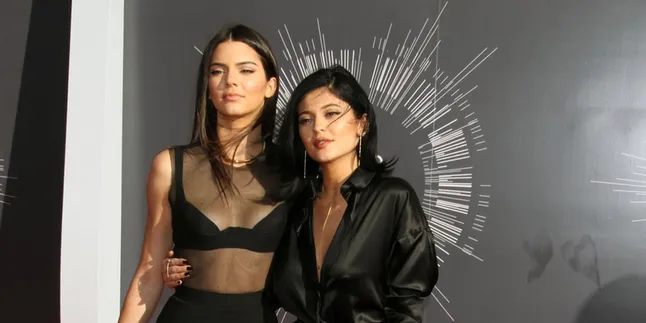 Mengecewakan, Buku Kendall - Kylie Jenner Tak Laku Dijual