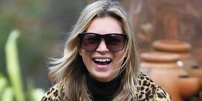 Mengejutkan! Kate Moss Tampak Tua dan Keriput