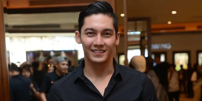 Mengenakan Pakaian Raja, Samuel Zylgwyn: Ribet