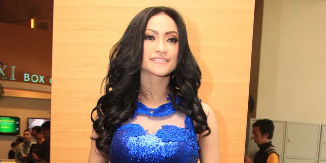 Mengenal Amel Alvi, Aktris Yang Diduga Terlibat Prostitusi Online Mengenal Amel Alvi, Aktris Yang Diduga Terlibat Prostitusi Online