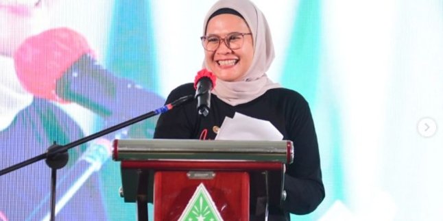 Mengenal Nina Agustina, Calon Bupati Indramayu yang Viral Berkat Aksinya di Tengah Kampanye