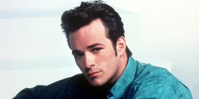 Mengenang Luke Perry, Pria Paling Tampan Dan Cool di Serial Beverly Hills 90210 Mengenang Luke Perry, Pria Paling Tampan Dan Cool di Serial Beverly Hills 90210