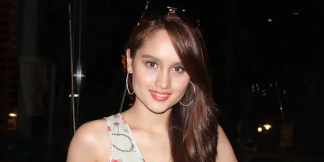 Mengenang Sumpah Pemuda, Cinta Laura Sedih