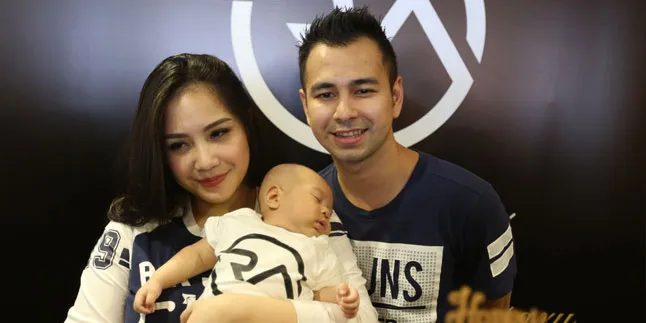 Menggemaskan! Beginilah Kelucuan Rafathar Saat Belajar Duduk
