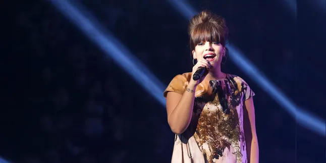 Mengharukan! Lily Allen Tetap Tegar Mengenang Mendiang Anaknya
