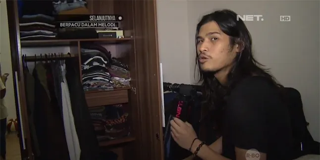 Mengintip Isi Kamar Apartemen Virzha, Simple dan Penuh Sesak