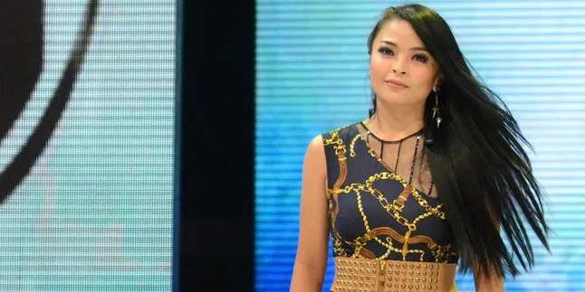 Mengupas Citra Cantik Sang Lady Rocker Tantri ‘Kotak’